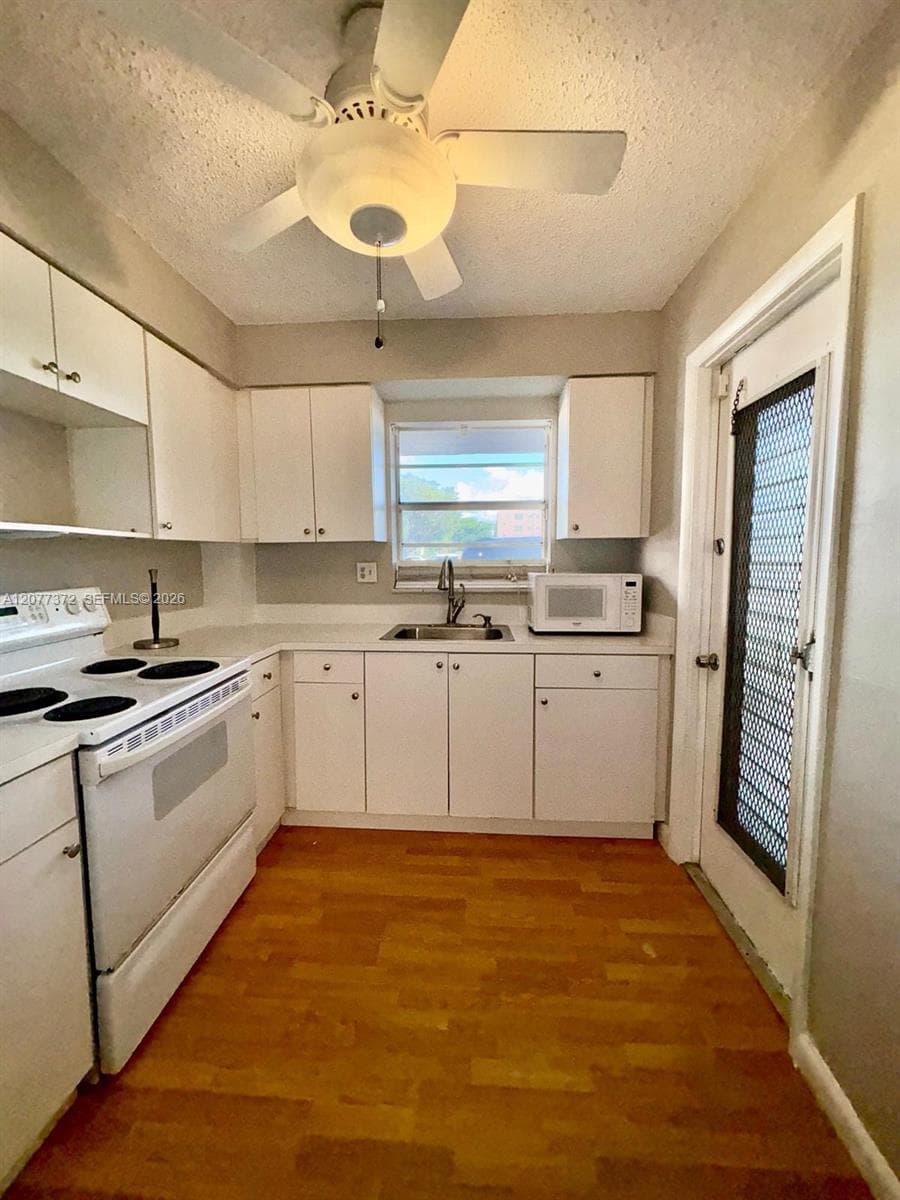 1200 Tallwood Ave # 102, Hollywood, FL 33021 photo 3