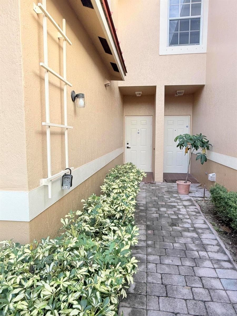 4167 CRYSTAL LAKE Drive, Deerfield Beach, FL 33064 photo 3
