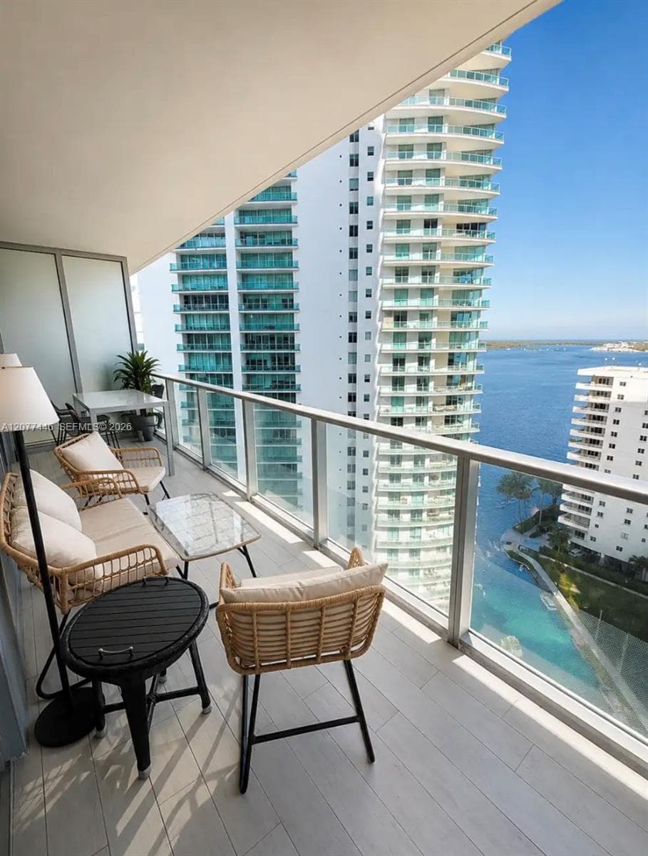1300 Brickell Bay Dr # 1807, Miami, FL 33131