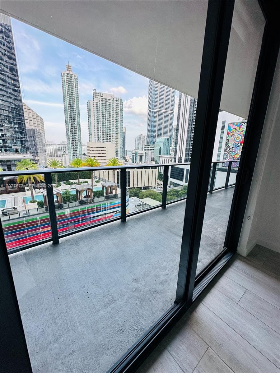 45 SW 9th St # 1202, Miami, FL 33130 photo 5