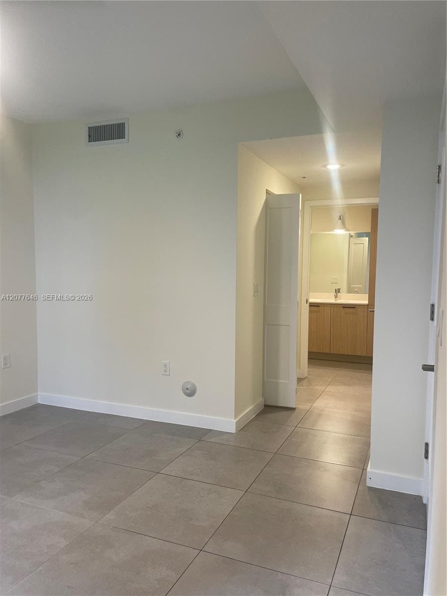 16395 Biscayne Blvd # 313, North Miami Beach, FL 33160 photo 2