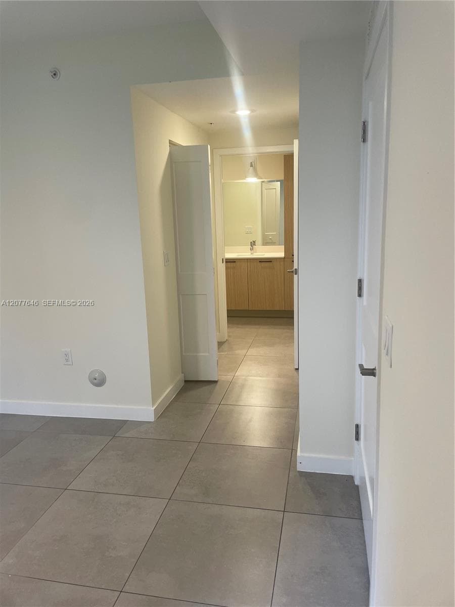 16395 Biscayne Blvd # 313, North Miami Beach, FL 33160