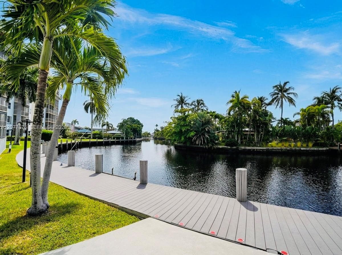 2970 NE 16th Ave # 214, Oakland Park, FL 33334