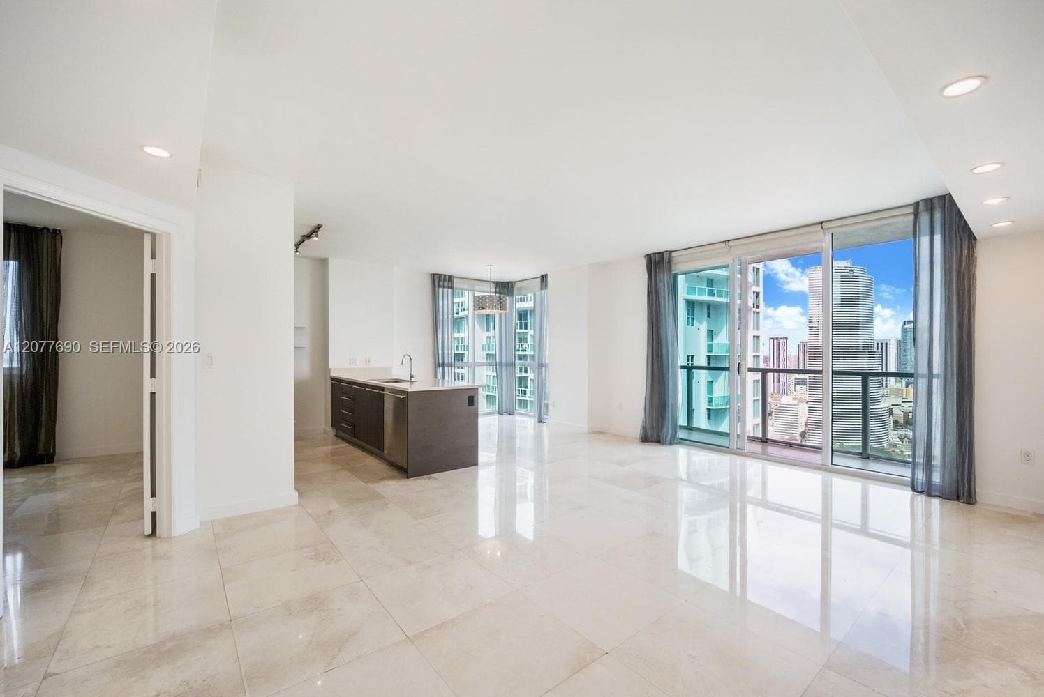 55 SE 6th St # 3901, Miami, FL 33131 photo 2