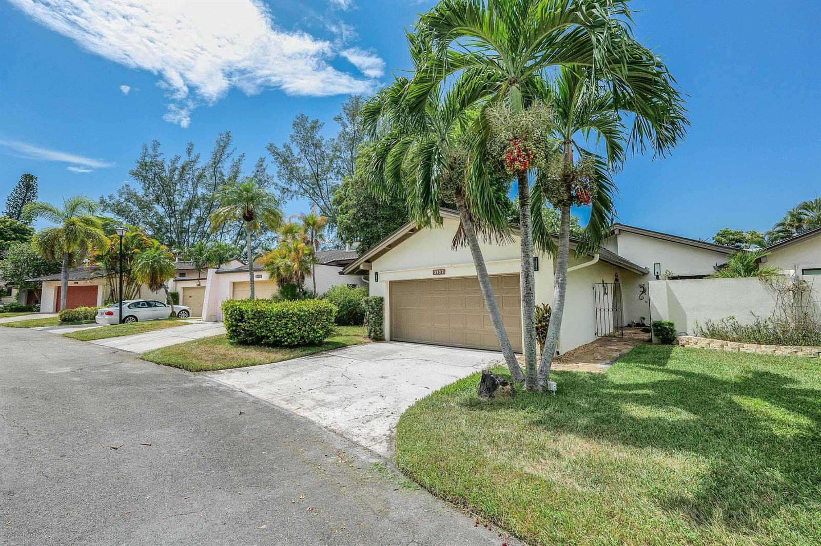 3457 SPRING BLUFF Place # 14, Lauderhill, FL 33319 photo 3