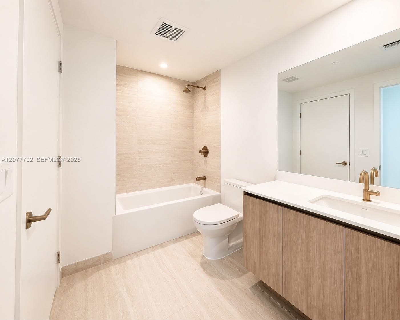77 SE 5th St # 1903, Miami, FL 33131 photo 4