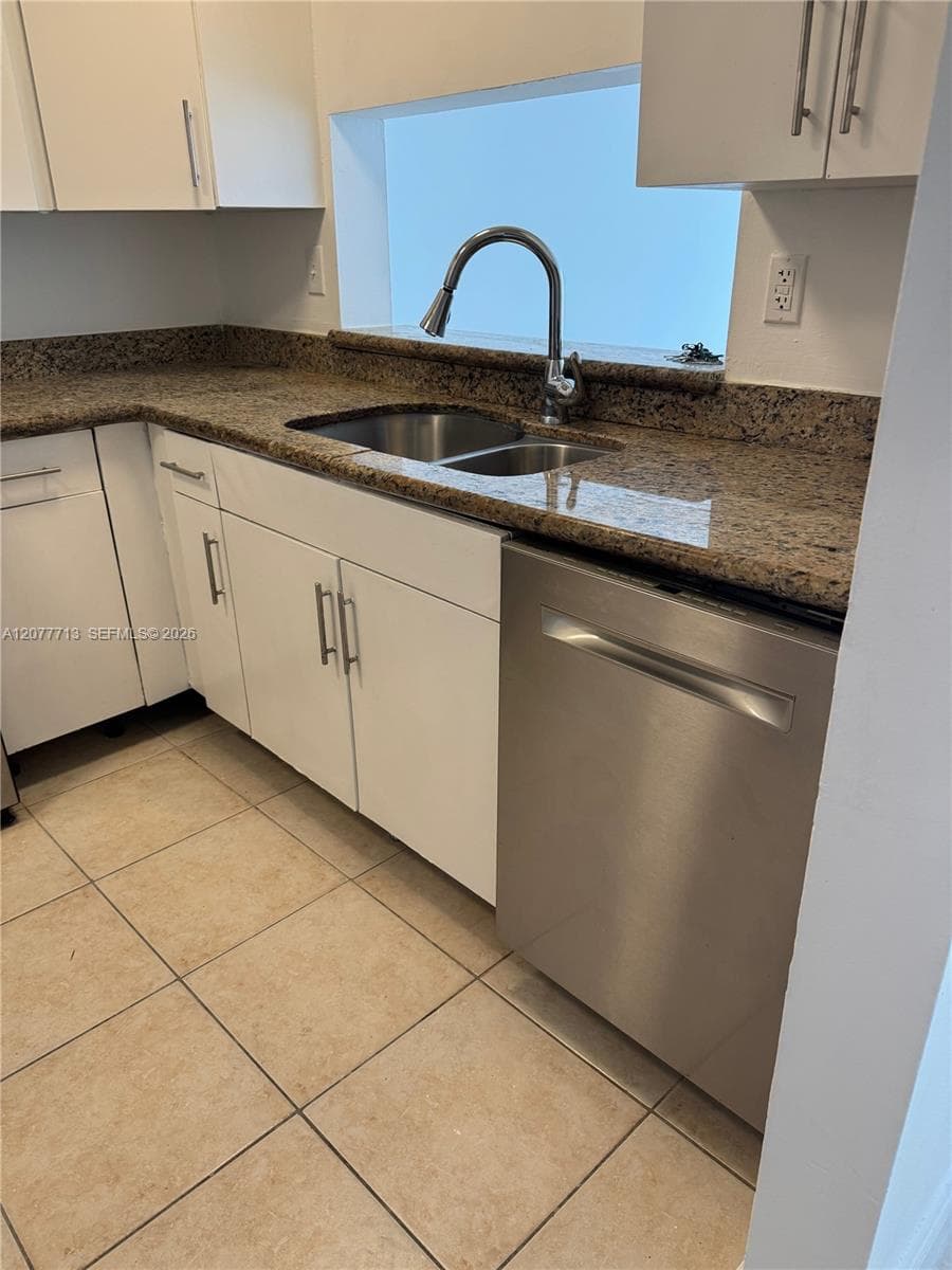 488 NW 165th St Rd # B-412, Miami, FL 33169 photo 4