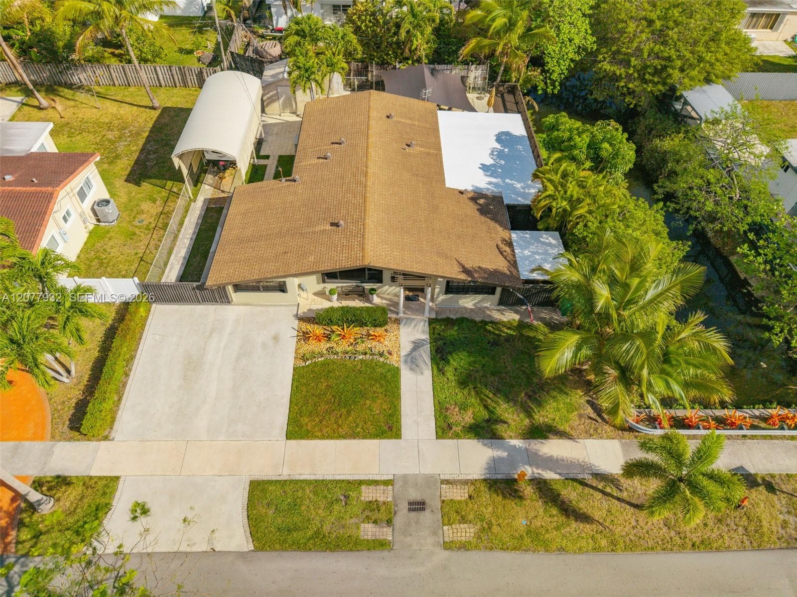 2485 NE 214th St, Miami, FL 33180 photo 2