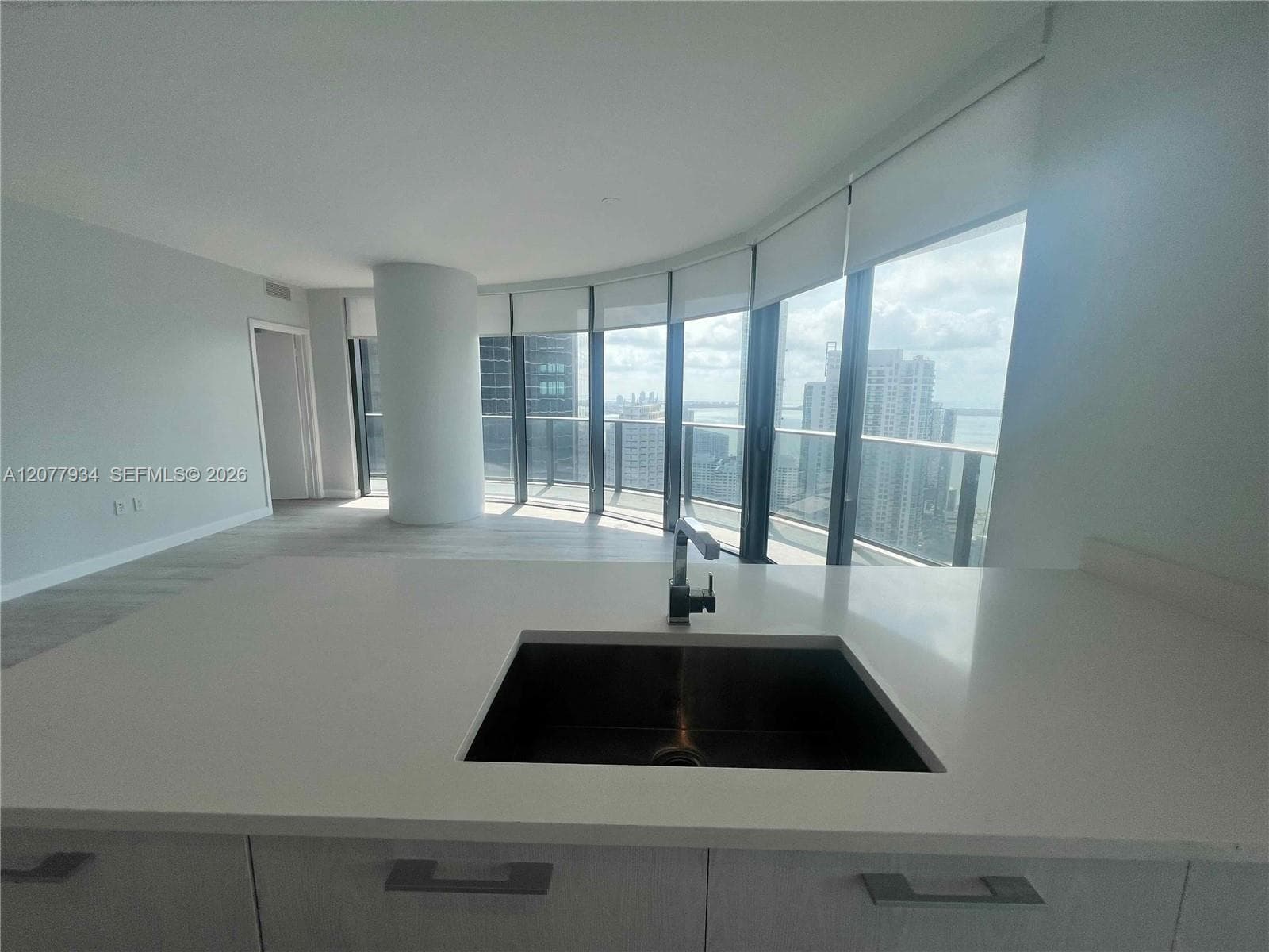 45 SW 9th St # 3703, Miami, FL 33130 photo 2