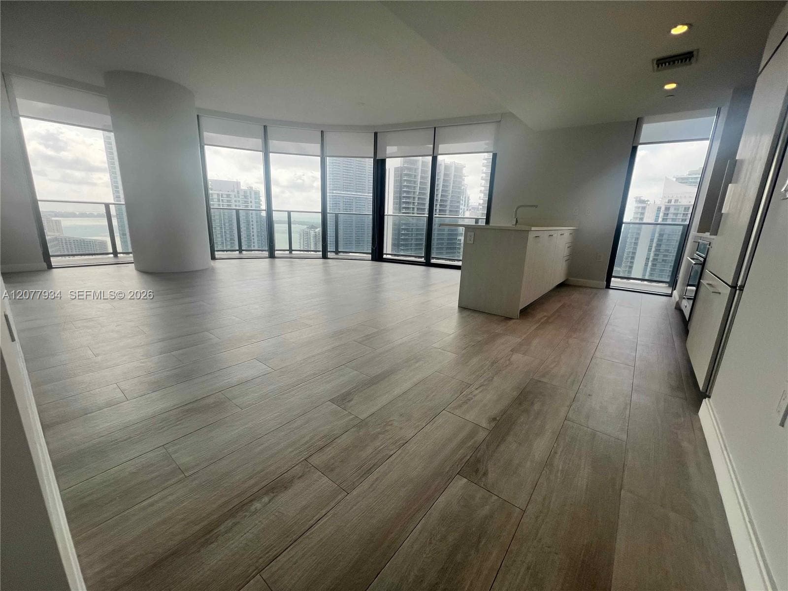 45 SW 9th St # 3703, Miami, FL 33130 photo 3
