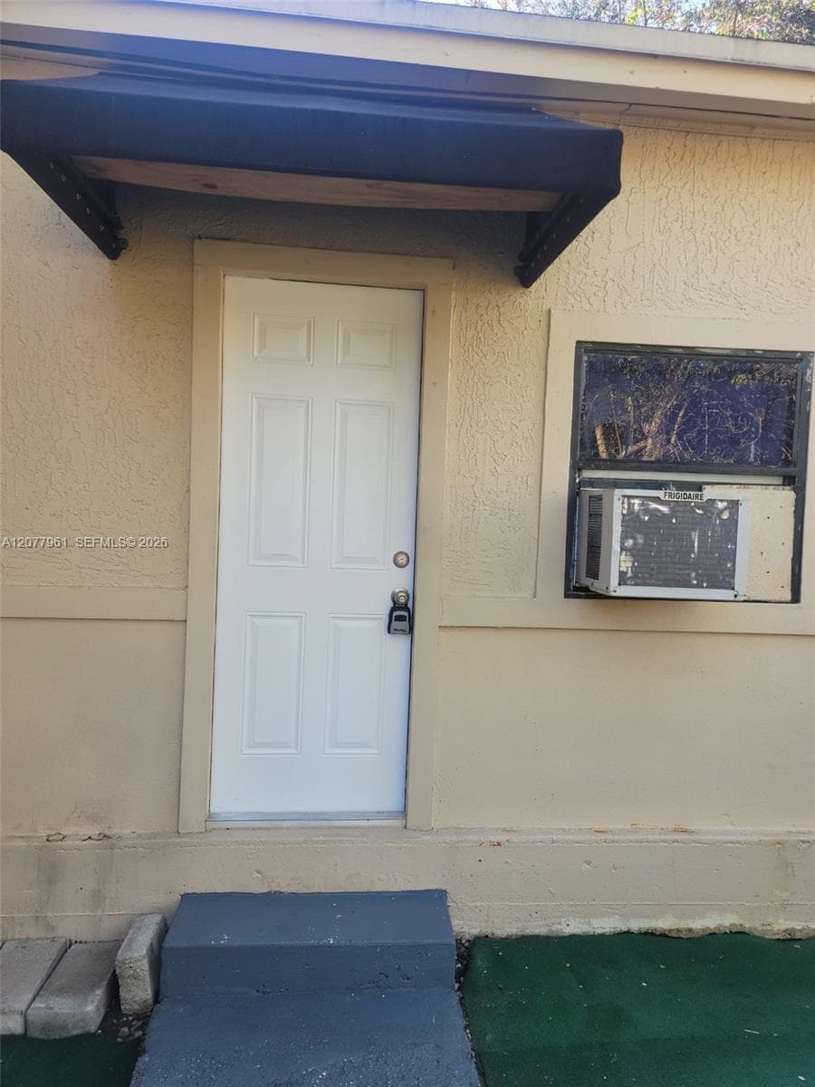 842 NW 107 St # Efficiency, Miami, FL 33168 photo 2