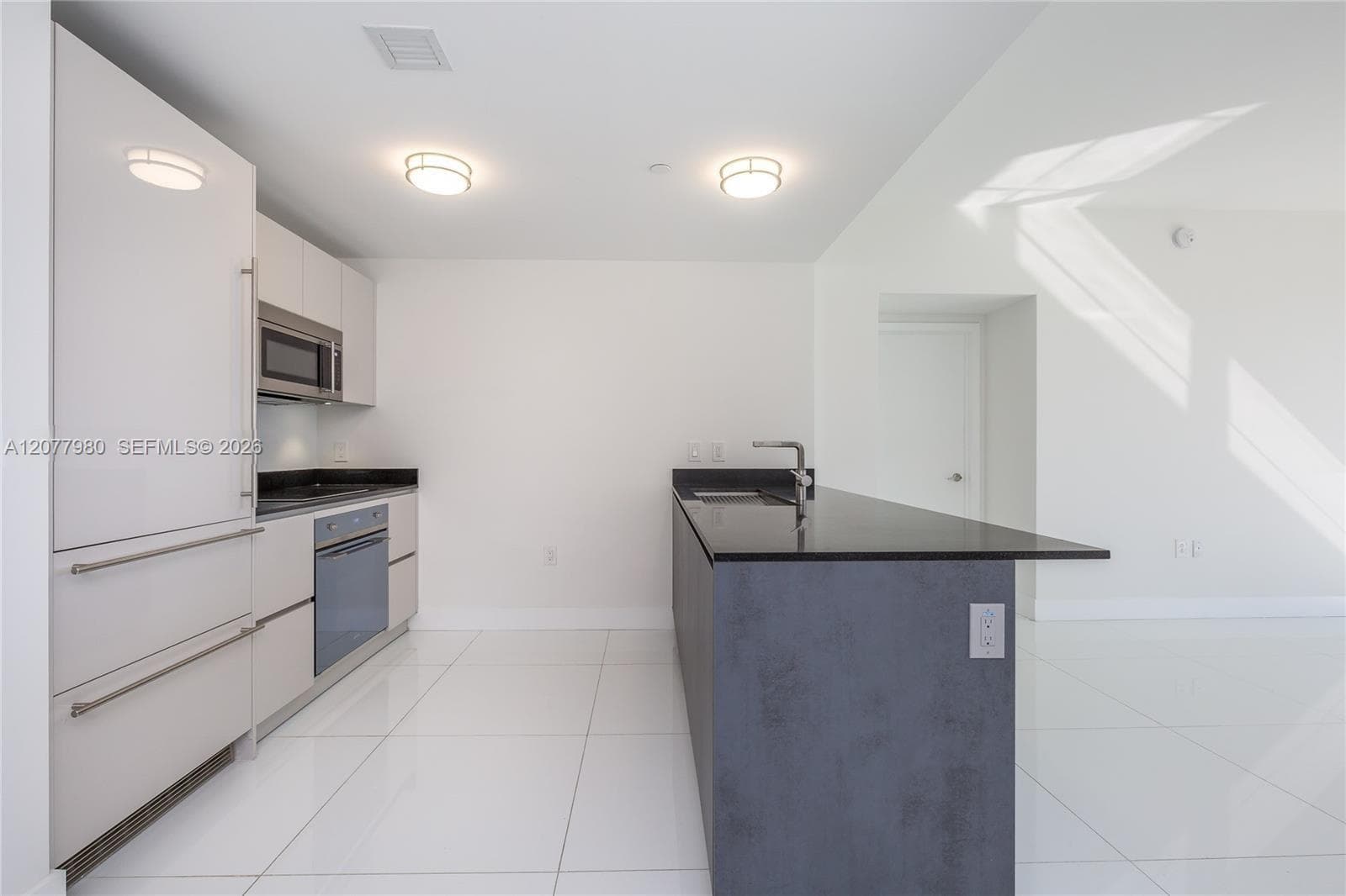 1010 Brickell Ave # 1402, Miami, FL 33131 photo 2