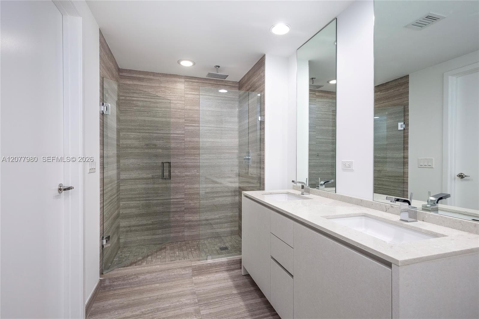 1010 Brickell Ave # 1402, Miami, FL 33131 photo 3