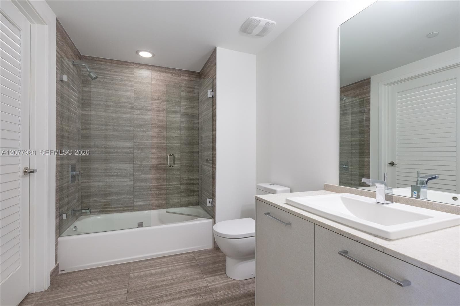 1010 Brickell Ave # 1402, Miami, FL 33131 photo 5