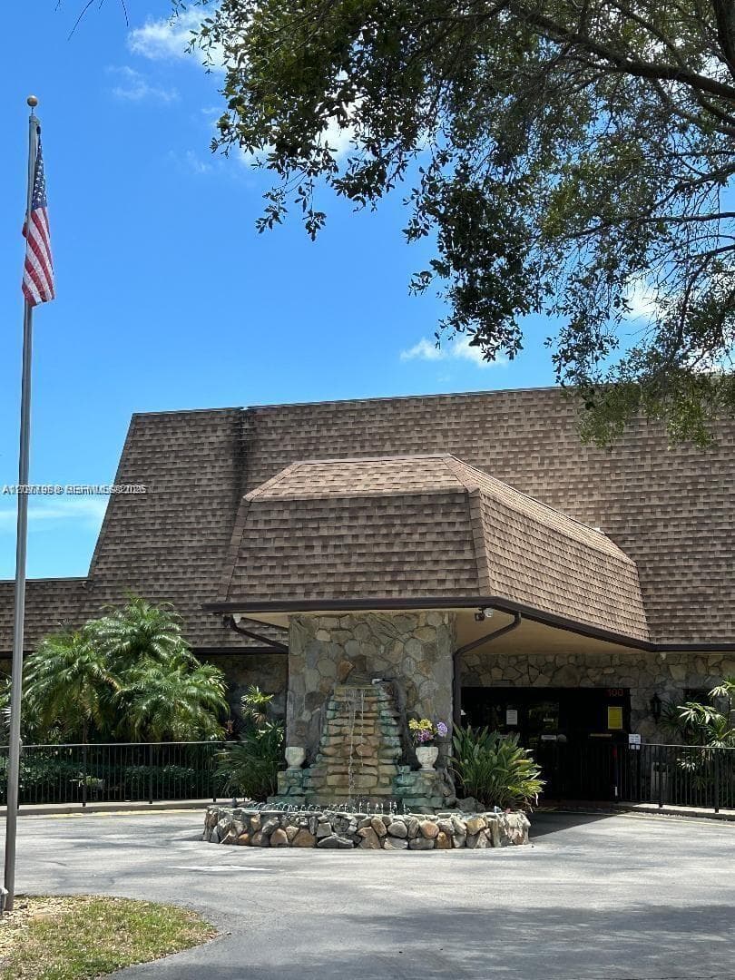 351 Cambridge Rd # 308, Hollywood, FL 33024 photo 4