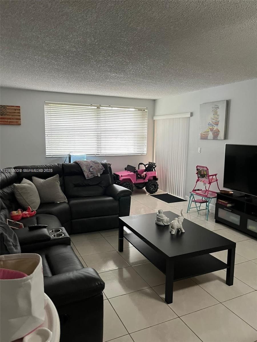 10135 NW 9th St Cir # 5-208, Miami, FL 33172