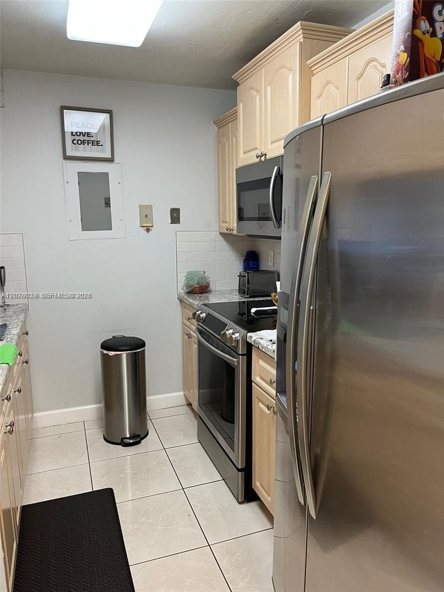 10135 NW 9th St Cir # 5-208, Miami, FL 33172 photo 5