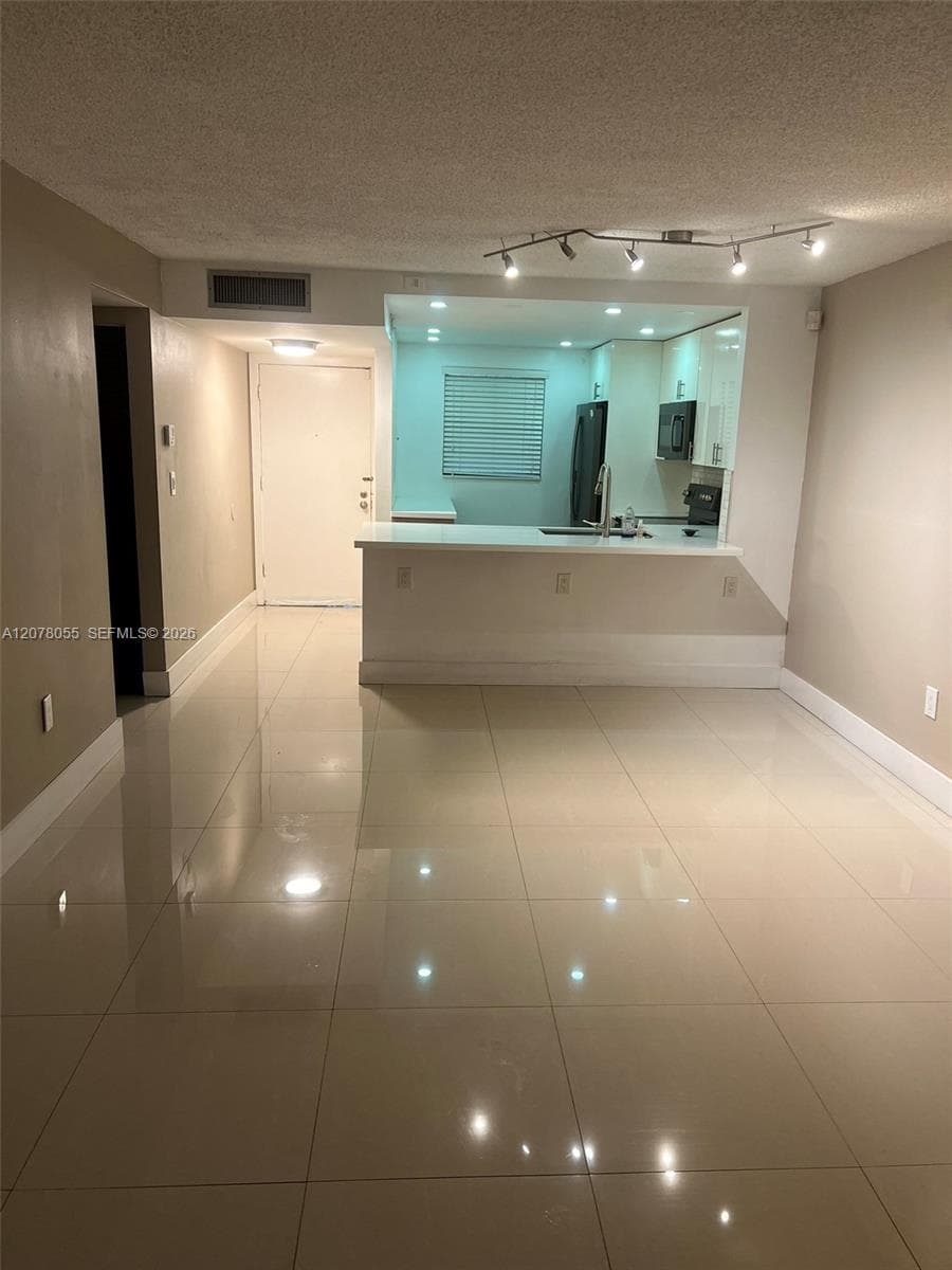 10625 SW 112th Ave # 106, Miami, FL 33176