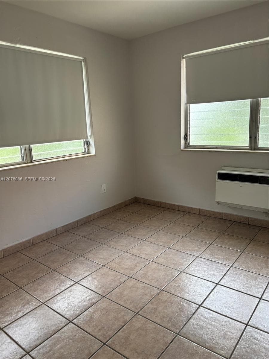 435 SW 5th Ave # 4, Miami, FL 33130 photo 2