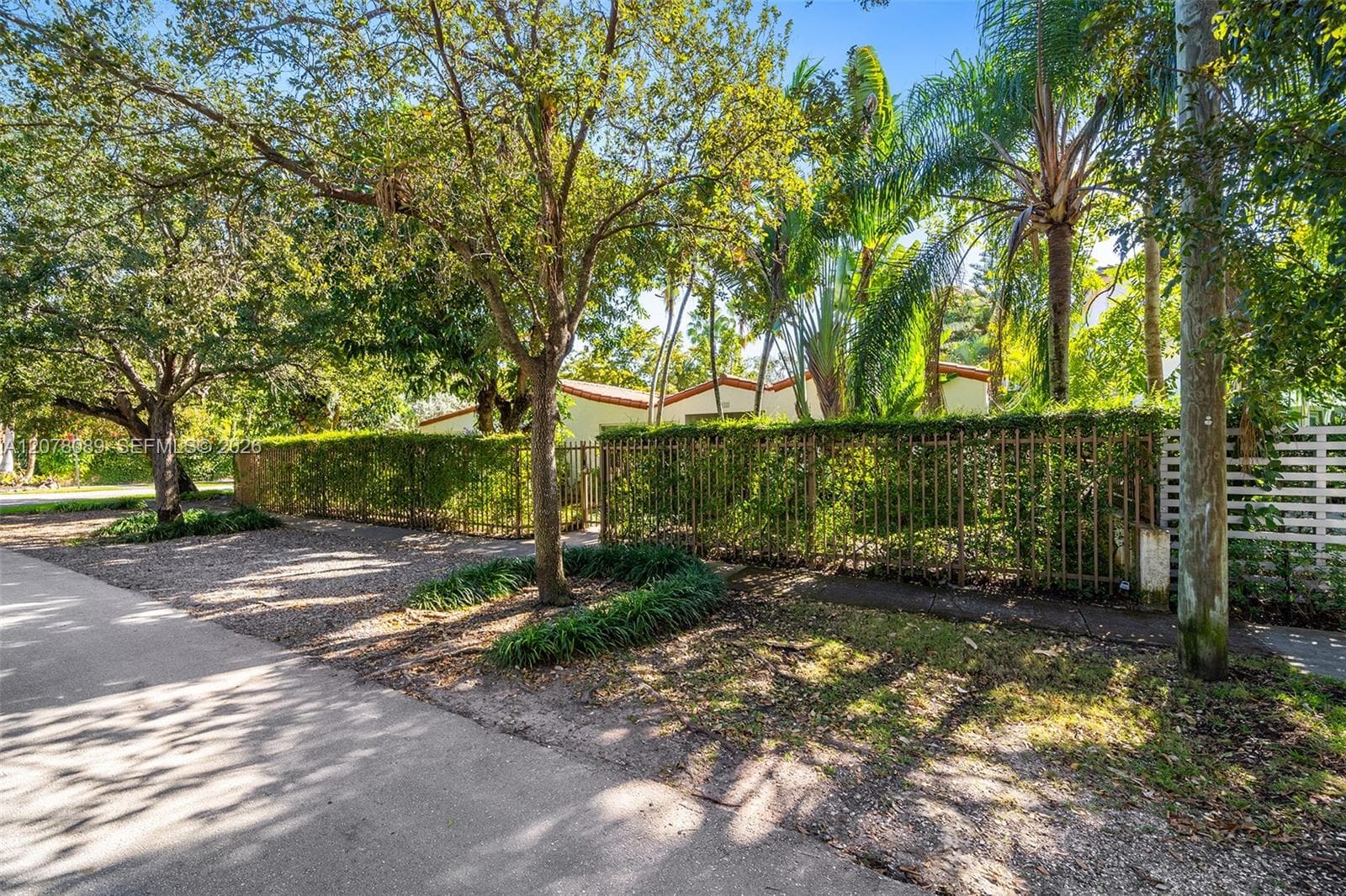 2400 Trapp Ave, Miami, FL 33133 photo 2
