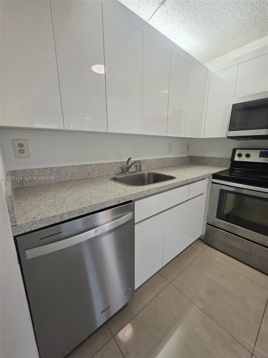 20105 NE 3rd Ct # 6, Miami, FL 33179 photo 2