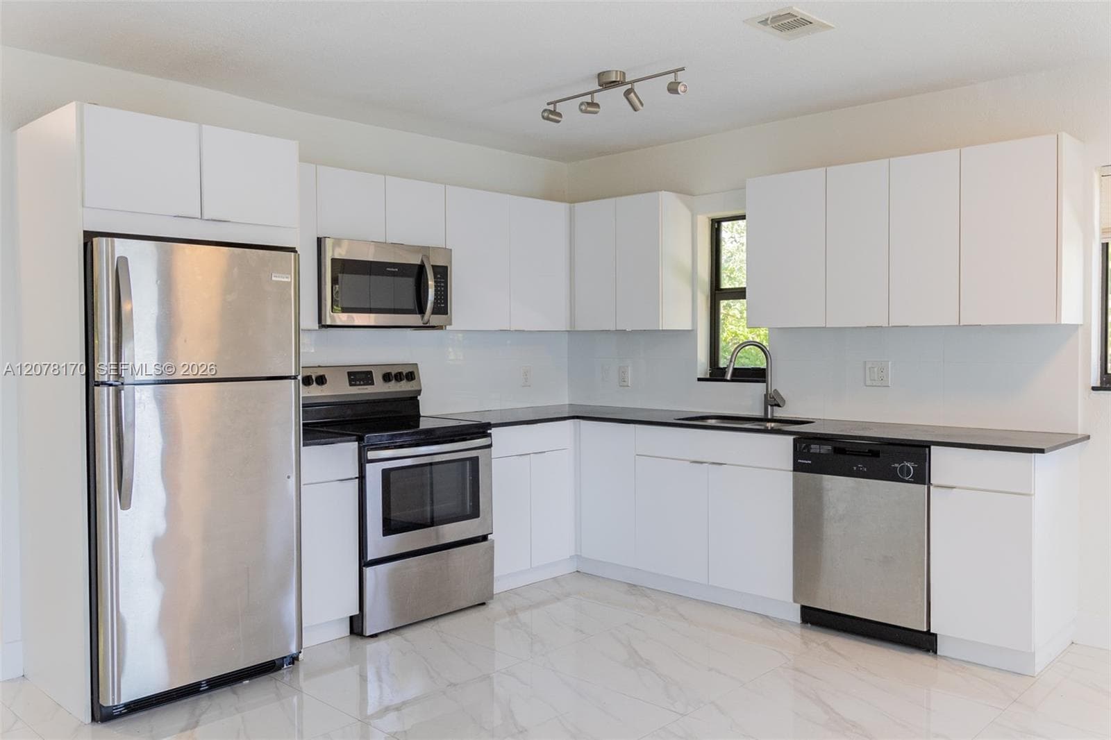 2140 NE 56 # 12, Fort Lauderdale, FL 33308 photo 2