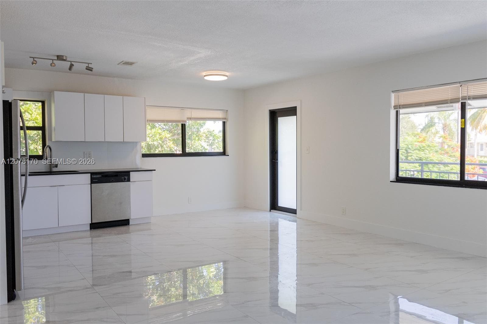 2140 NE 56 # 12, Fort Lauderdale, FL 33308 photo 3