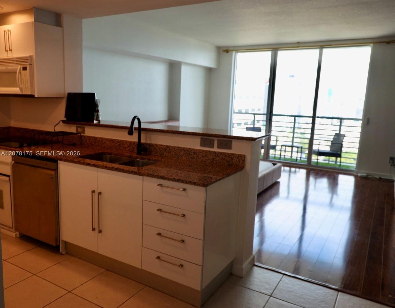 325 S Biscayne Blvd # 4220, Miami, FL 33131 photo 3