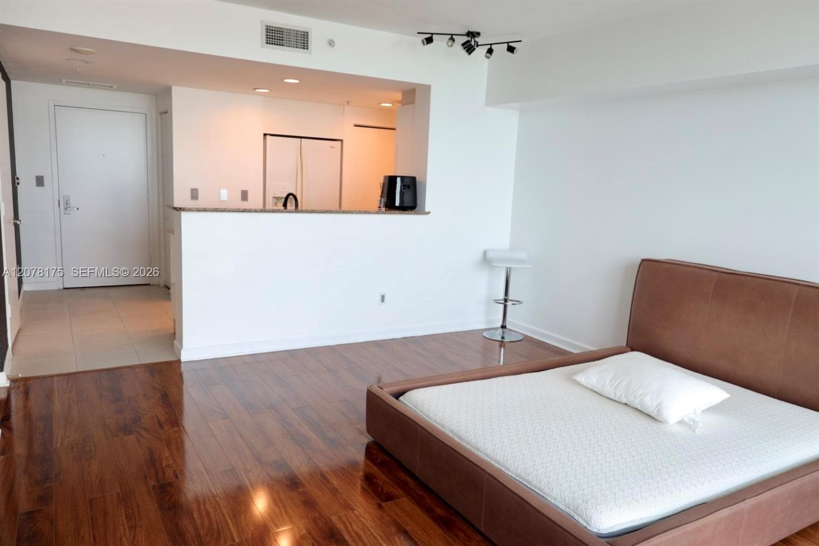 325 S Biscayne Blvd # 4220, Miami, FL 33131 photo 5