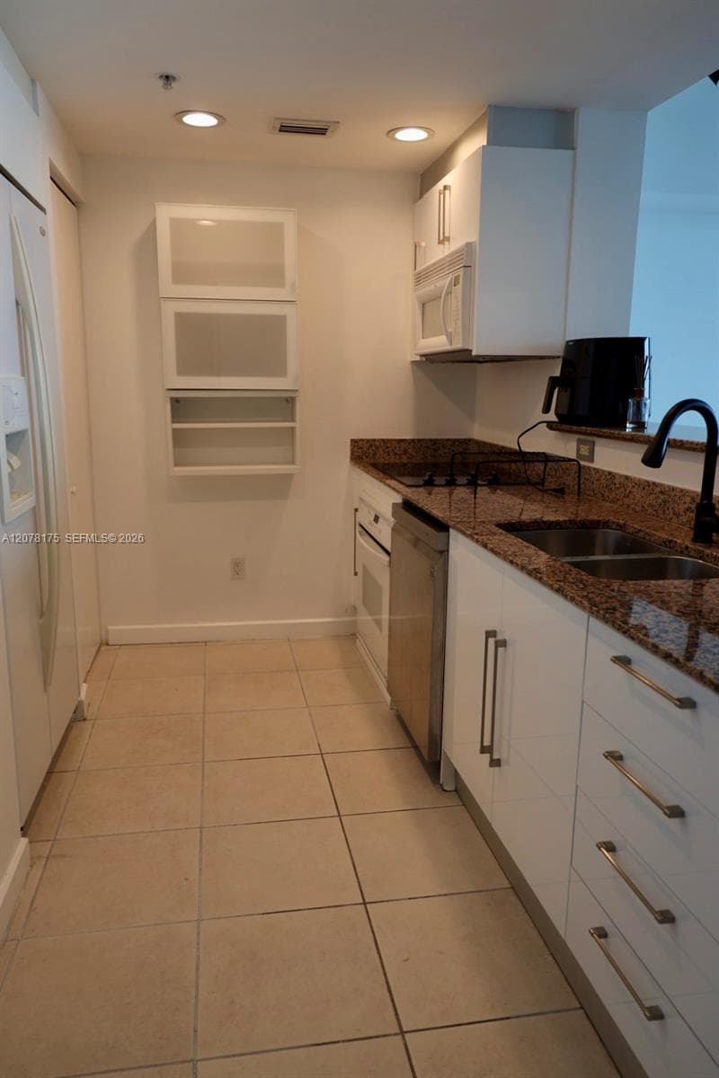 325 S Biscayne Blvd # 4220, Miami, FL 33131 photo 4