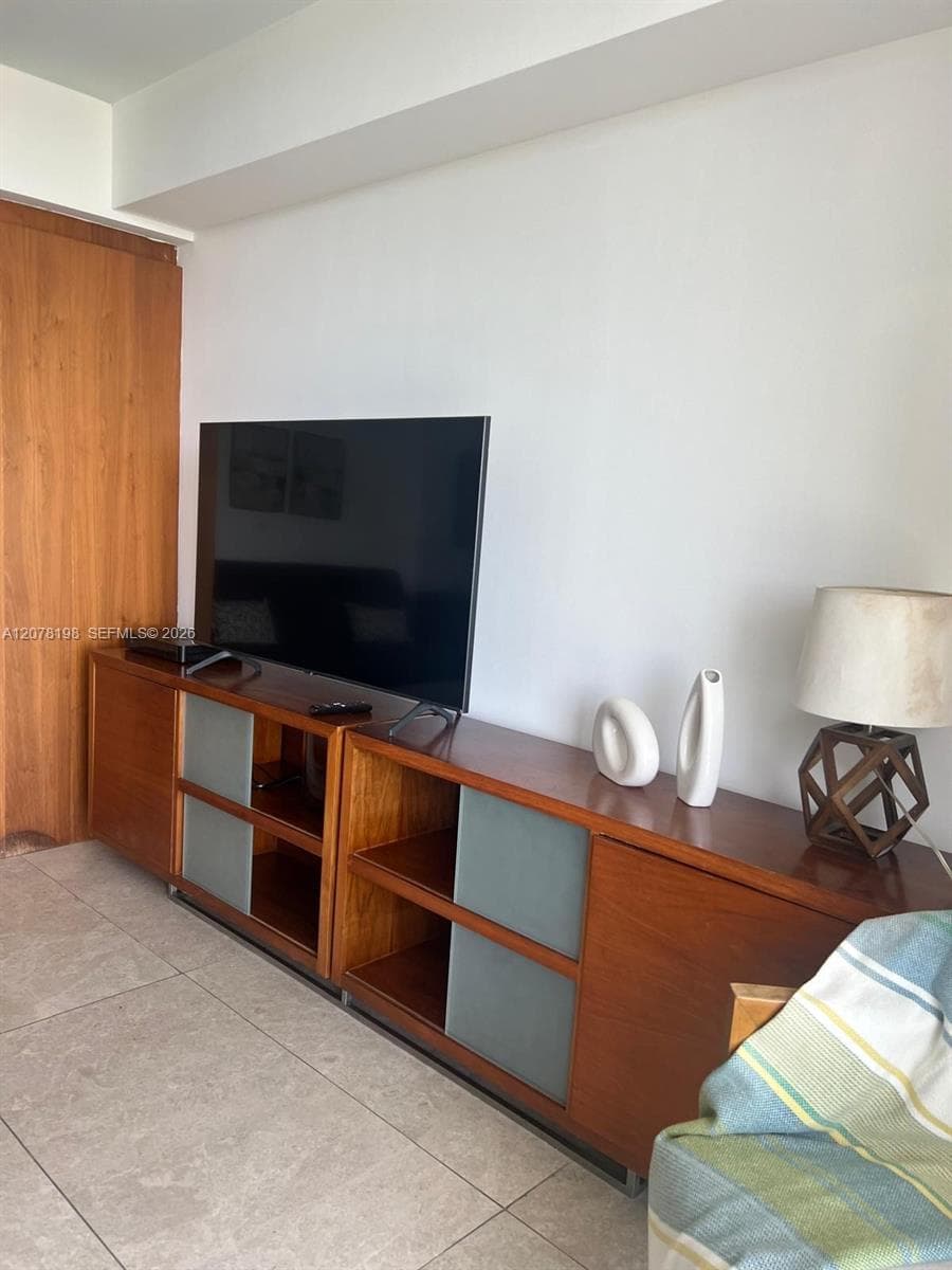 50 Biscayne Blvd # 606, Miami, FL 33132 photo 2