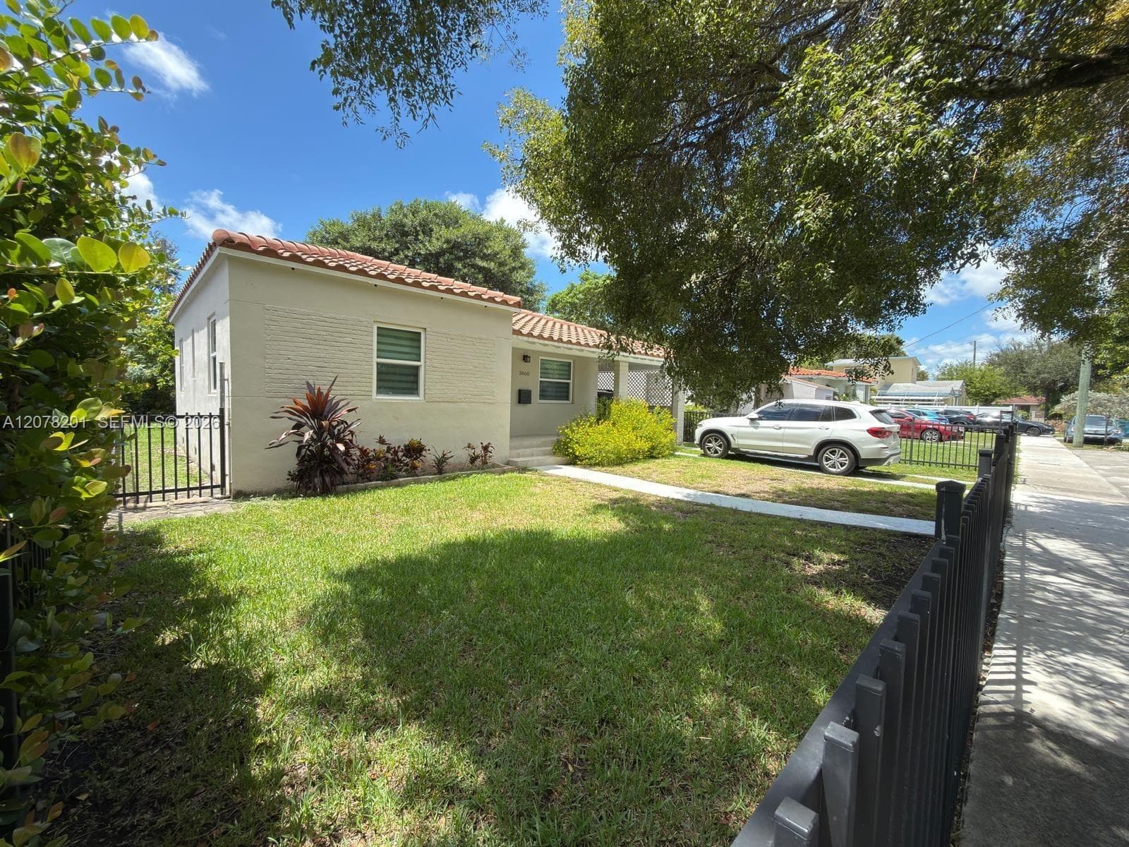 3860 SW 1st St, Miami, FL 33134 photo 2