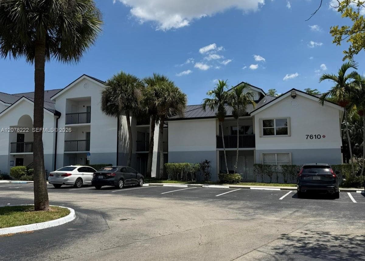 7610 Westwood Dr # 122, Tamarac, FL 33321 photo 4