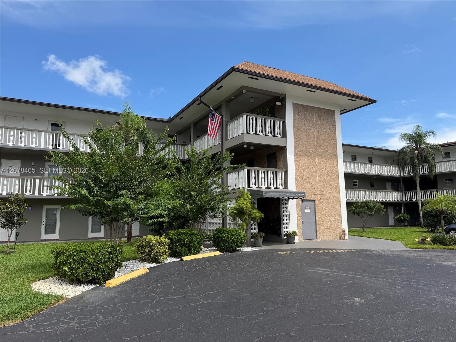 5200 Washington St # 207, Hollywood, FL 33021 photo 3
