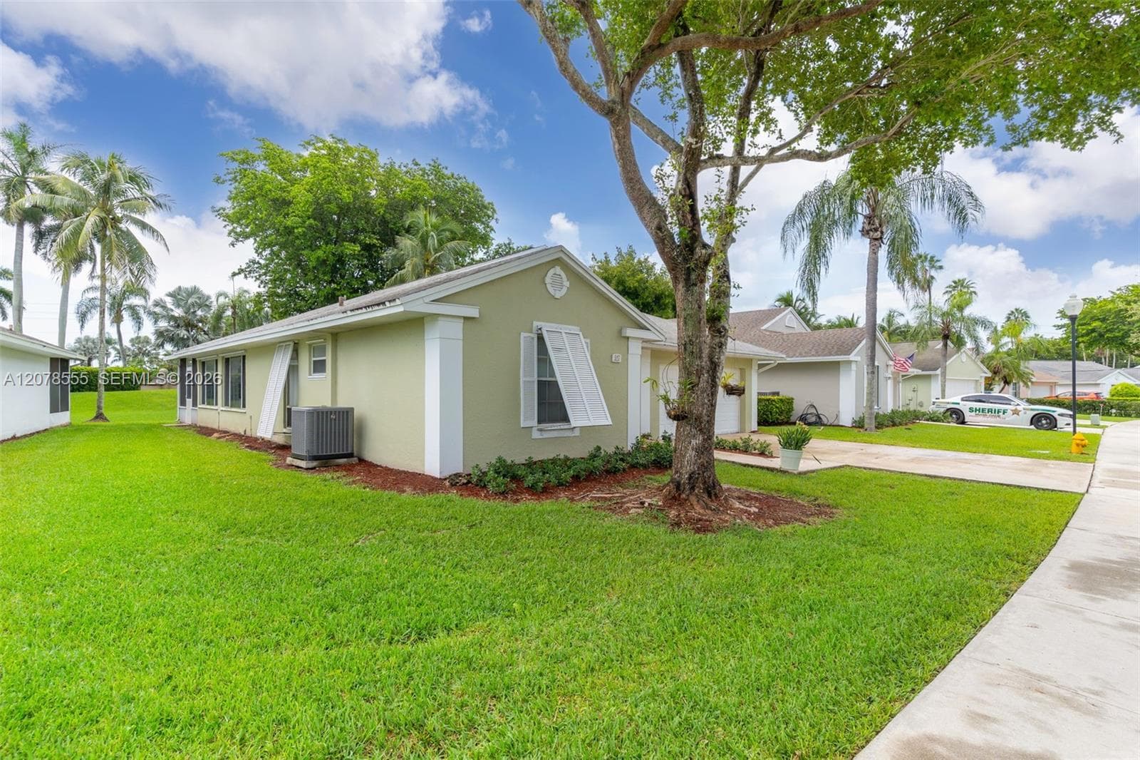 527 SE 27th Dr, Homestead, FL 33033 photo 4