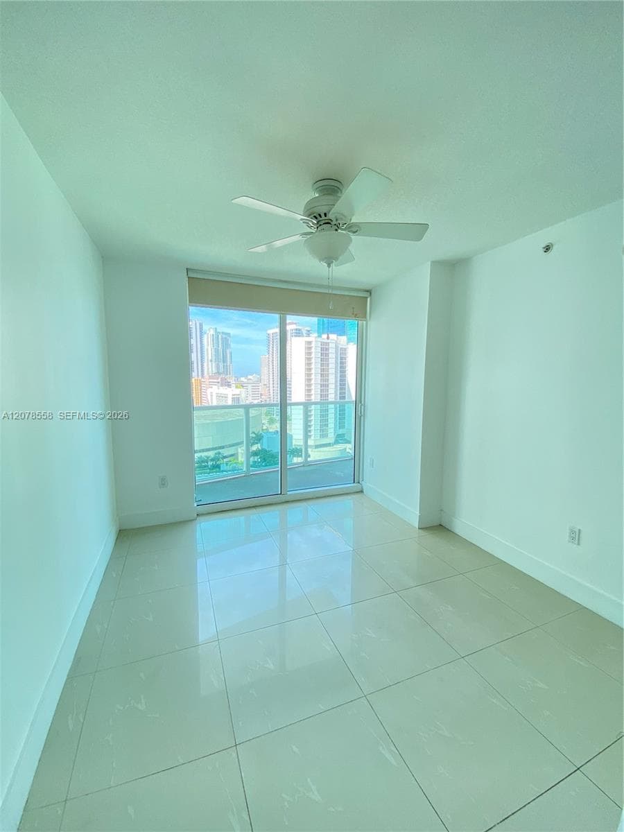 41 SE 5th St # 1109, Miami, FL 33131 photo 4
