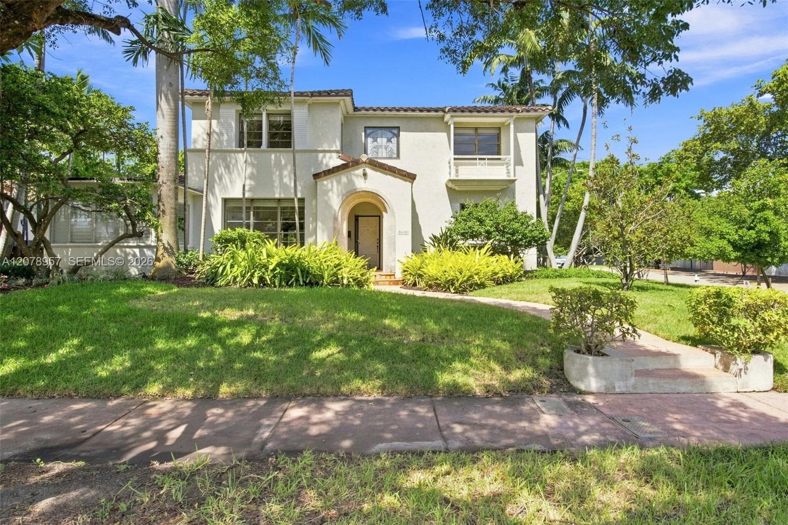 5680 Pine Tree Dr, Miami Beach, FL 33140 photo 2