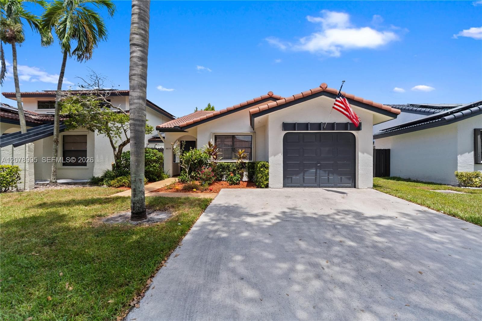 6633 NW 176th Ter, Hialeah, FL 33015 photo 2