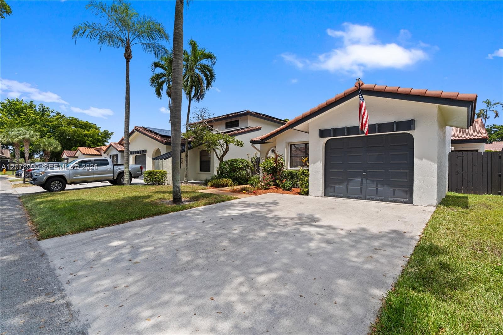 6633 NW 176th Ter, Hialeah, FL 33015 photo 3