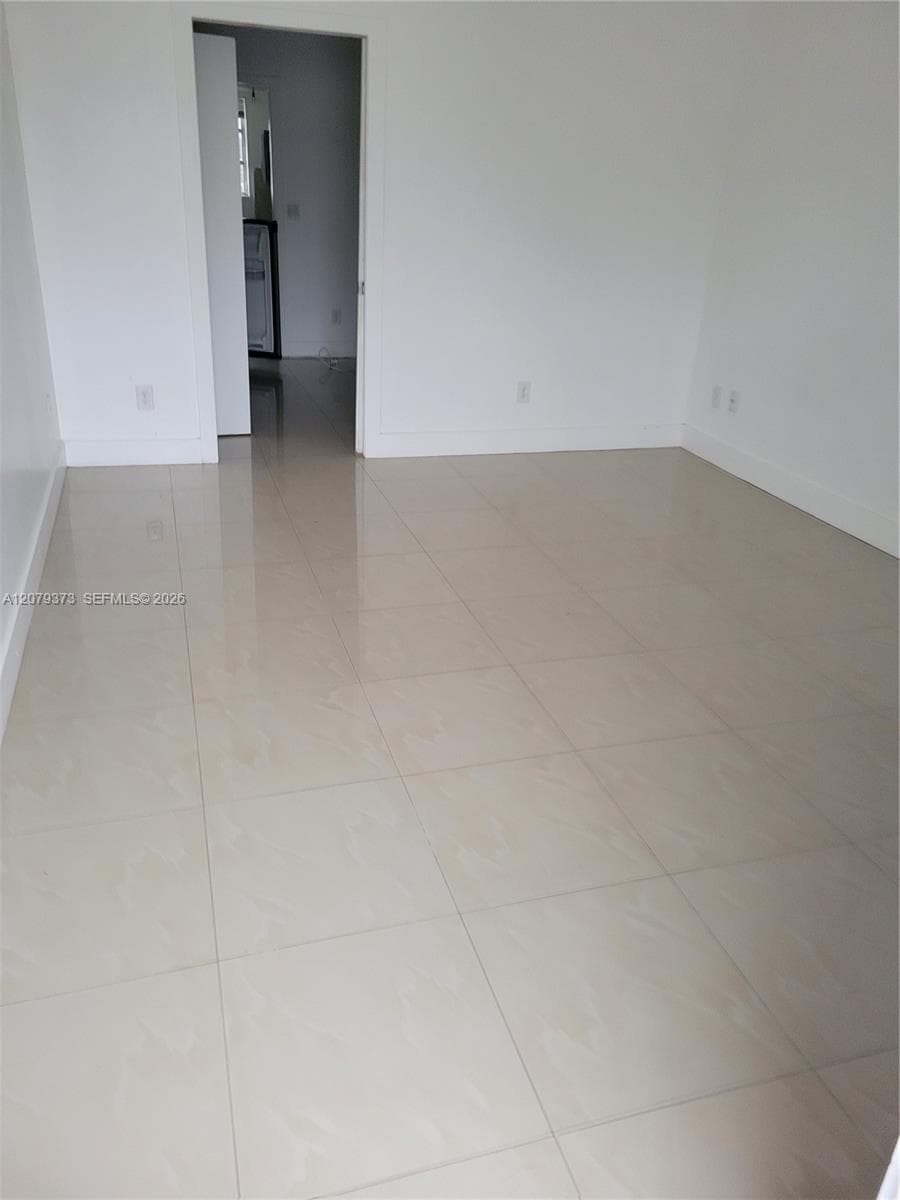 7725 Carlyle Ave # 9, Miami Beach, FL 33141 photo 2