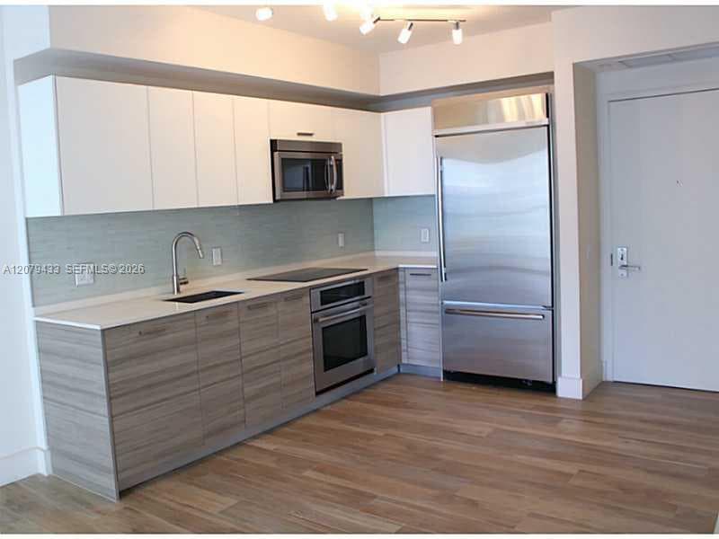 1300 Brickell Bay Dr # 1008, Miami, FL 33131 photo 4