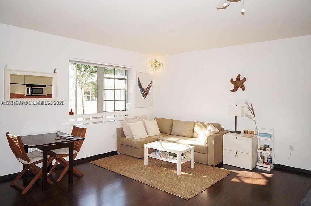 435 21st St # 215, Miami Beach, FL 33139 photo 2