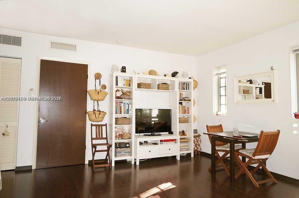 435 21st St # 215, Miami Beach, FL 33139 photo 3