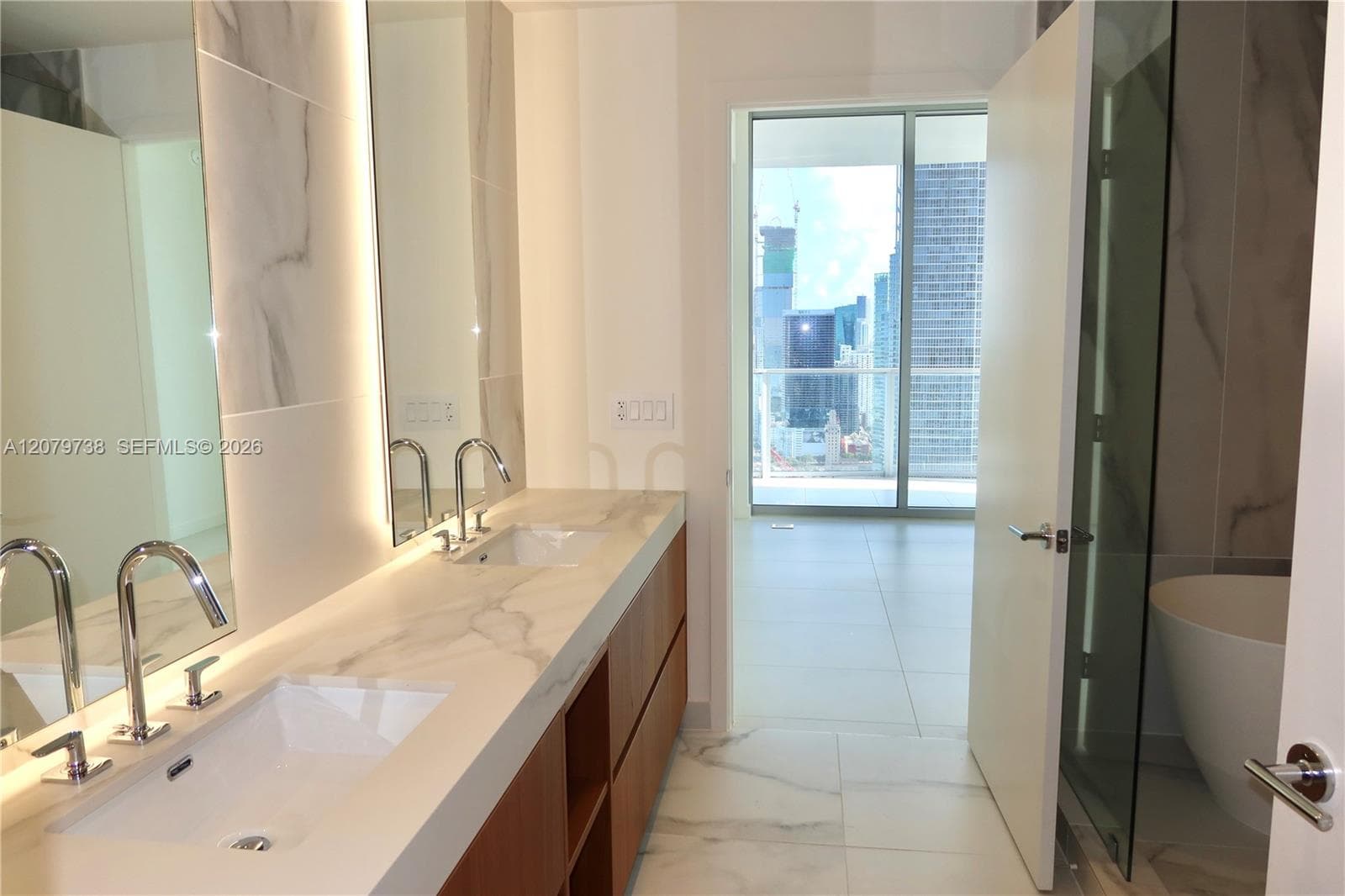 1400 biscayne blvd # 4502, Miami, FL 33132 photo 4