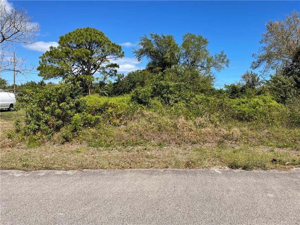 O BARCELONA AVE, Fort Pierce FL 34946