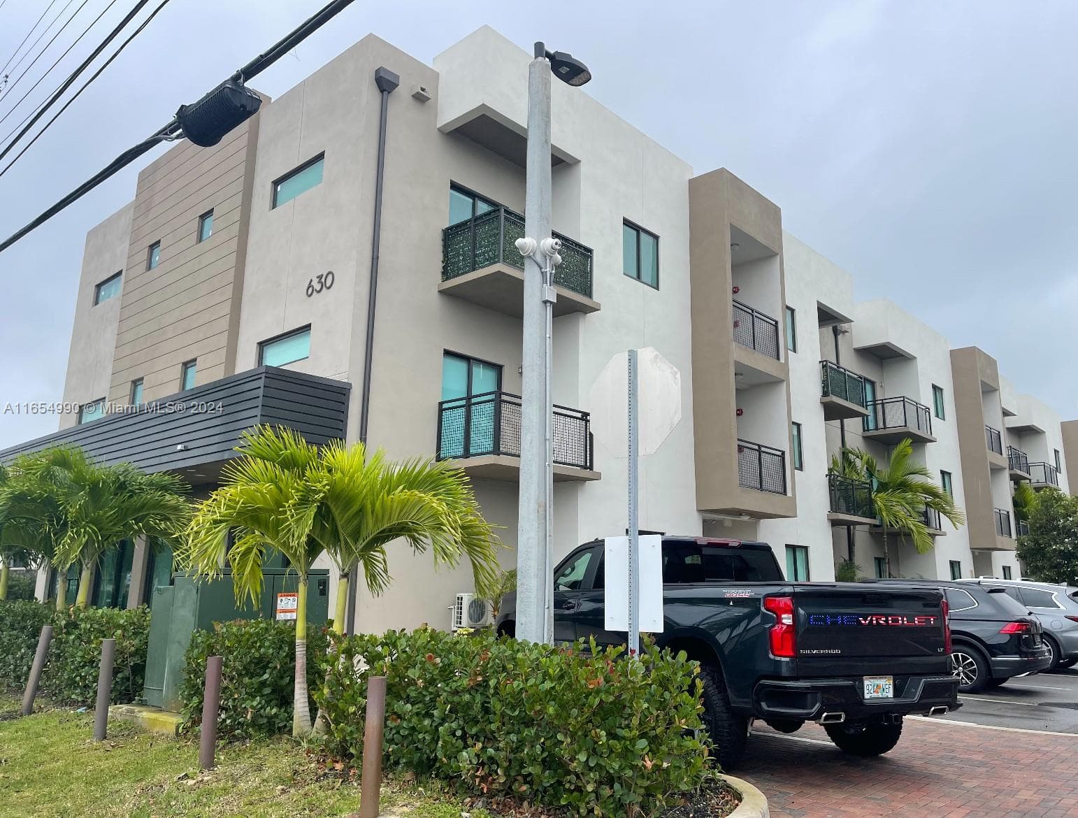 640 W 18th St # 107, Hialeah, FL 33010