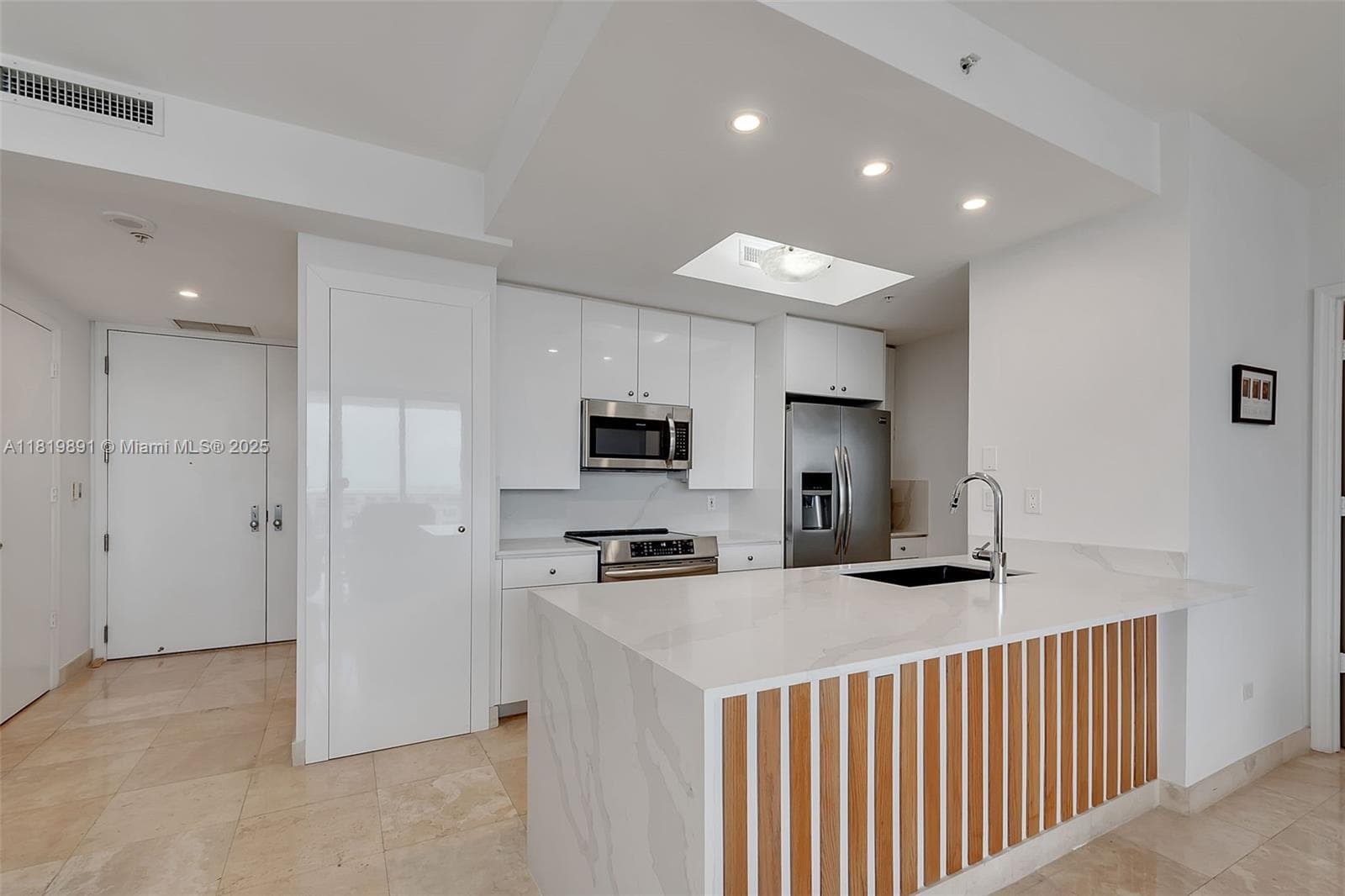 848 Brickell Key Dr # 1803, Miami FL 33131