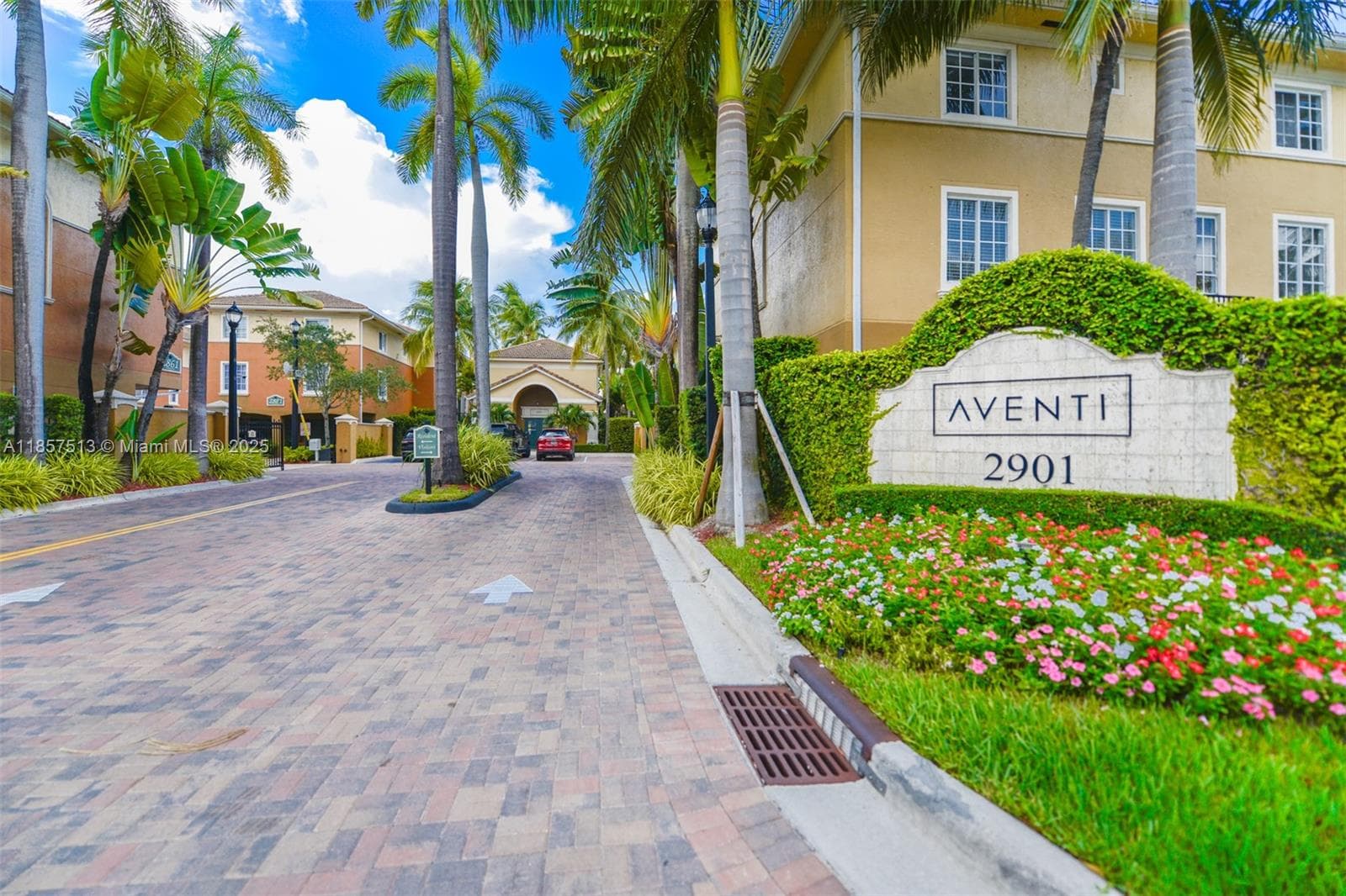 2811 NE 185th St # 801, Aventura FL 33180