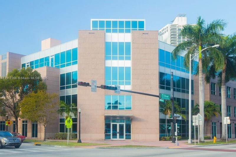 1000 5th St # 102, Miami Beach FL 33139