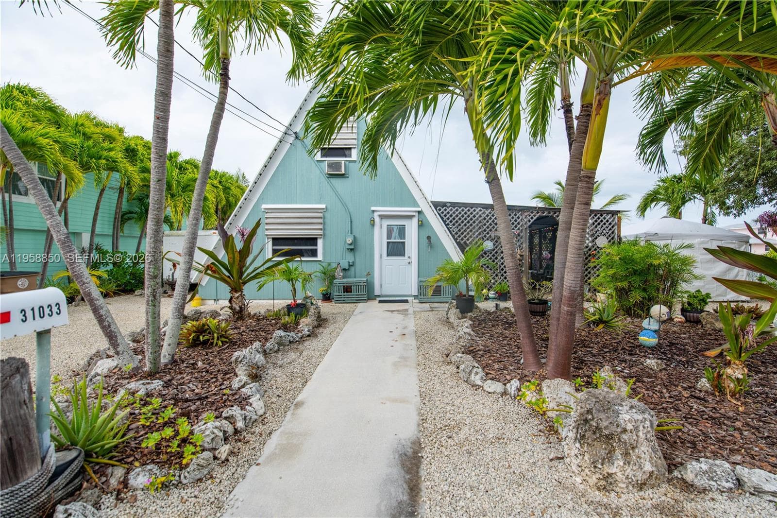 31033 Hibiscus Dr, Big Pine, FL 33043
